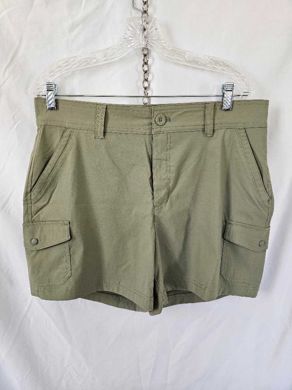Green stretch shorts